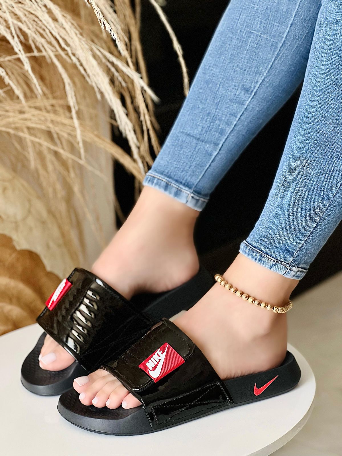 SANDALIAS NIKE PARA DAMAS CHAROLADAS