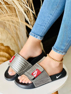 SANDALIAS NIKE PARA DAMAS CHAROLADAS